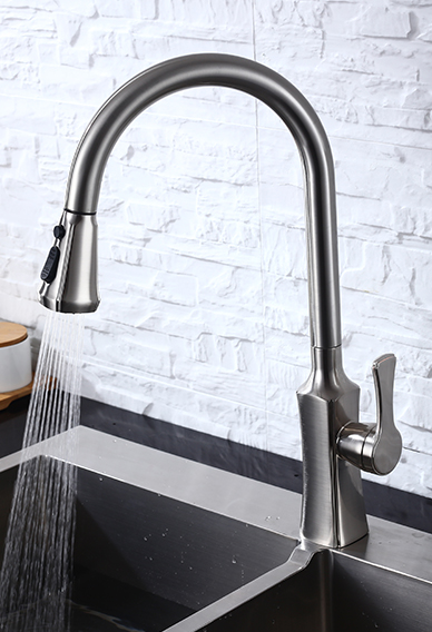 Luxury-single-handle-kitchen-faucet-with-pull-down-sprayer-Chrome-kitchen-faucet