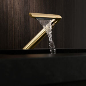 Modern Waterfall Basin Faucet Brushed Gold Sink Water Tap Ware Deck Mounted Single Lever Brass Bathroom Washbasin Mixer Faucet